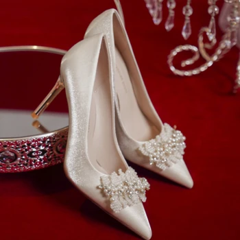 2022 Novo Estilo francês Noiva, Dama de honra Sapatos Branco Pérola Stiletto Calcanhar Salto Alto Sapatos de Casamento para as Mulheres Zapatillas Mujer