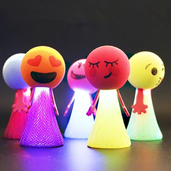Brinquedos para as crianças de 4 a 5 de 6 a 10 Anos Brilho Pulando Popper Mola de Brinquedo Produtos de Novidade Luminosa Cartoon Boneca de Salto de Brinquedos Para o Menino Menina