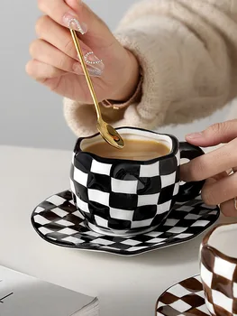Caneca de café Conjunto de 3 Pintados à Mão Canecas de Cerâmica Personalizadas Tabuleiro de xadrez Xícara de Café Pires Colher de Chá de Leite de Presentes Criativos