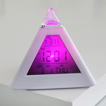 Criativo Novidade Iluminação Pirâmide Digital Relógio LED Em 7 Cores Mudando Luz Noturna Data Hora Temperatura Visor Relógio de Mesa