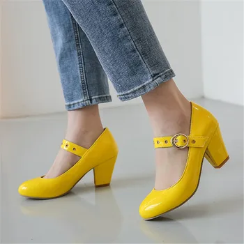 mulheres bombas de alta chunky salto pontiagudo dedo do pé de couro de patente de moda senhoras mulheres sapatos bege amarelo Saltos Altos grande tamanho 43