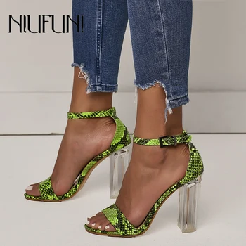 NIUFUNI 2022 Verão Gladiador Mulheres Sapatos Sexy Tamanho 35-42 Salto de Cristal Verde Fluorescente Cobra Padrão de Fivela de Sandálias de Dedo do pé Aberto